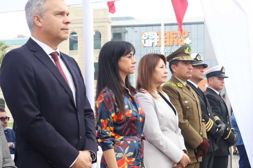 Escolares de Antofagasta celebraron las Fiestas Patrias con cueca y desfile en honor a la independencia