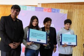 Escolares calameños recibieron computador personal para potenciar su proceso formativo